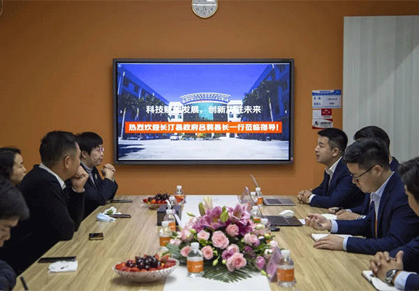福建省長汀縣呂莉縣長一行蒞臨超越激光視察指導(dǎo)-9.png