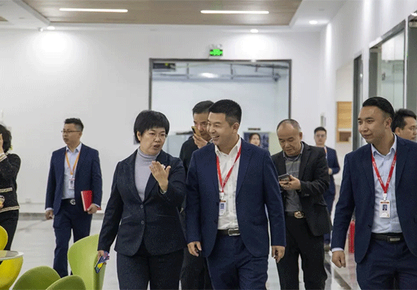 福建省長汀縣呂莉縣長一行蒞臨超越激光視察指導(dǎo)-5.png