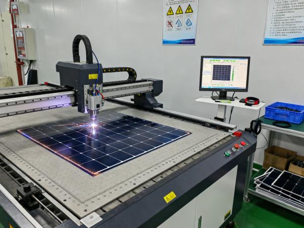柔性太陽能板激光切割 (2).jpg 柔性太陽能板激光切割 (2).jpg
